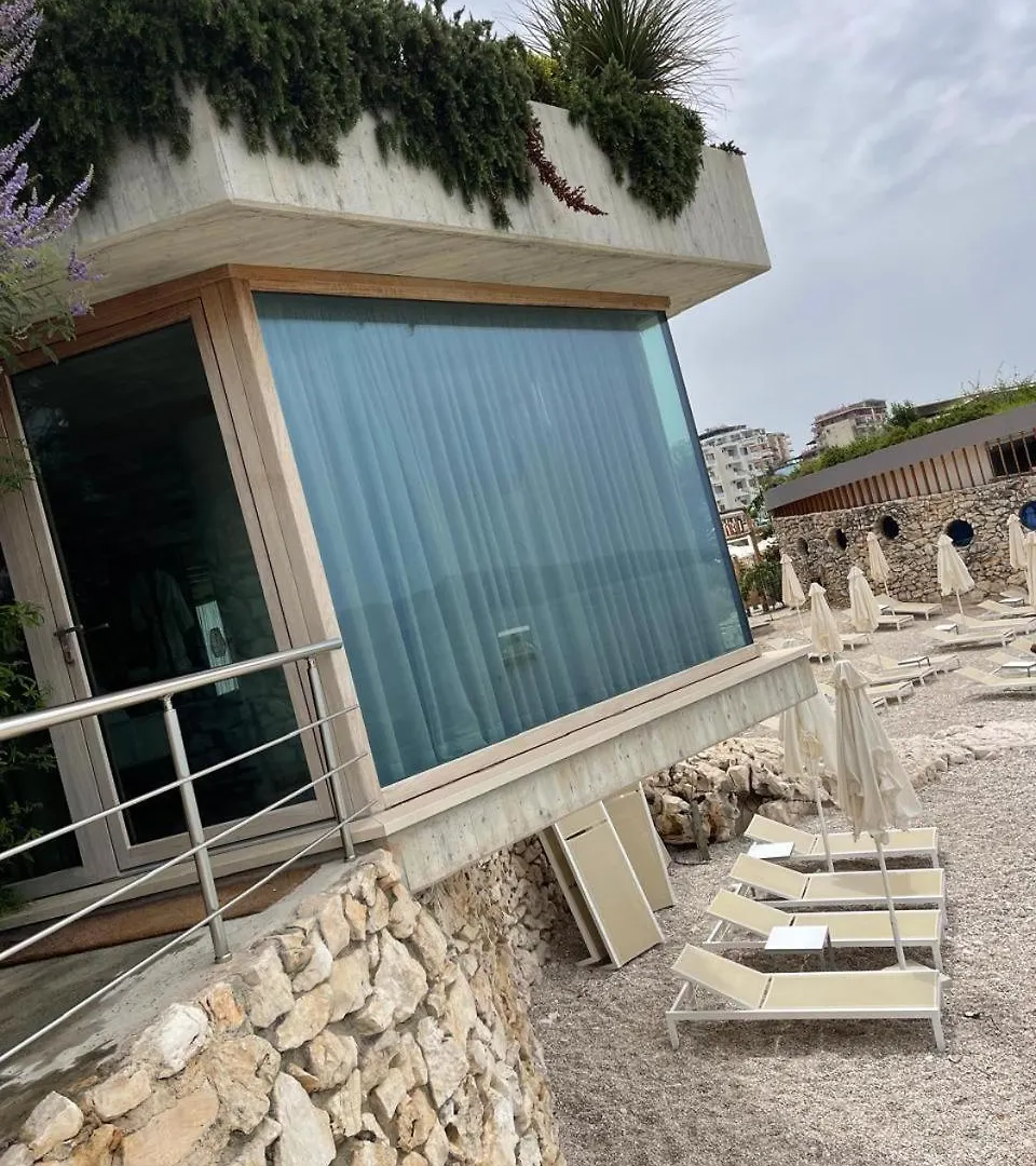 Buze Boutique Hotel Sarandë 4*,