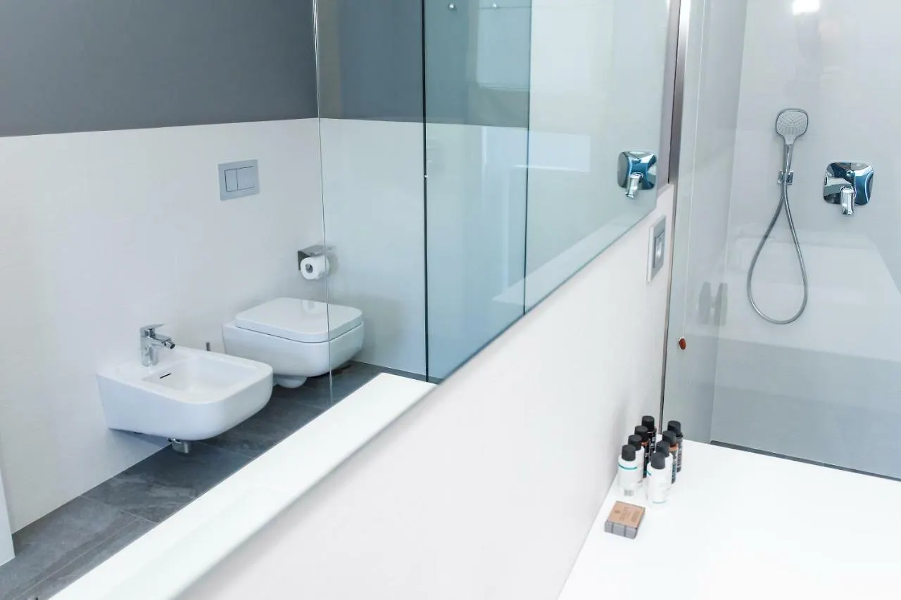 Buze Boutique Hotel Sarandë 4*,